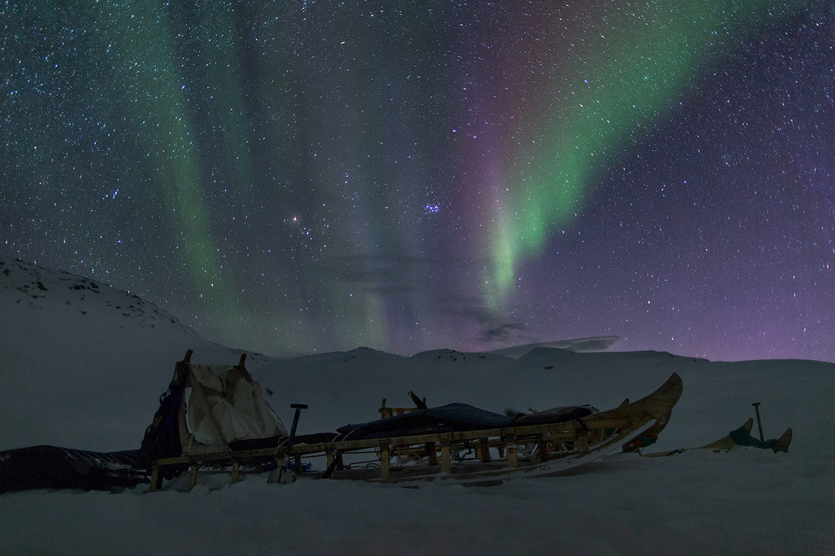Aurora boreale e cielo stellato nella Groenlandia orientale