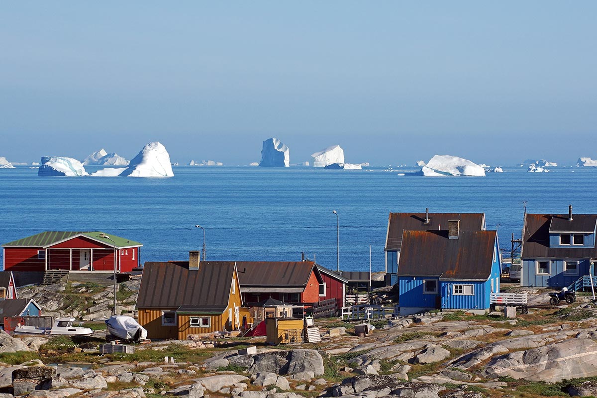 Case colorate a Qeqertarsuaq sull'isola di Disko in Groenlandia