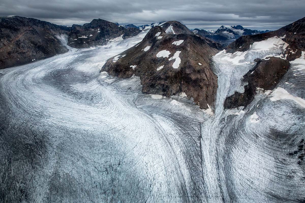 Linee di ghiacciai nelle montagne vicino a Tasiilaq nella Groenlandia orientale
