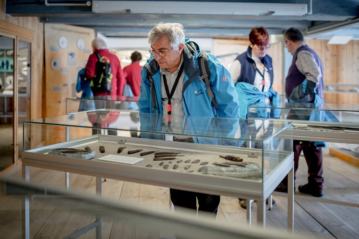 Ospiti in visita al Museo Qasgiannguit in Groenlandia